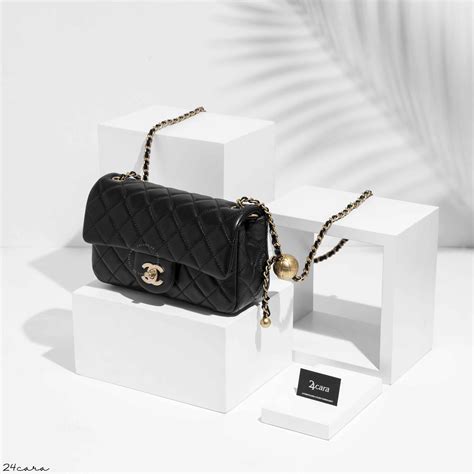 chanel mumluk|Chanel lambskin bag.